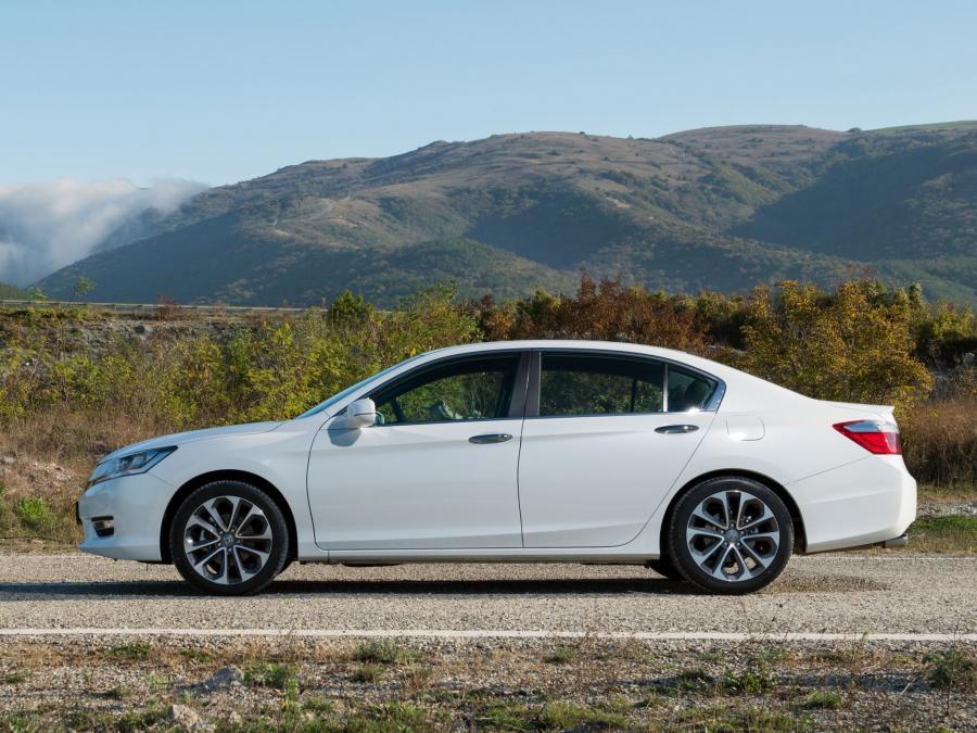  Honda Accord Sedan 2013 года  (CIS) (фото 17 из 30)